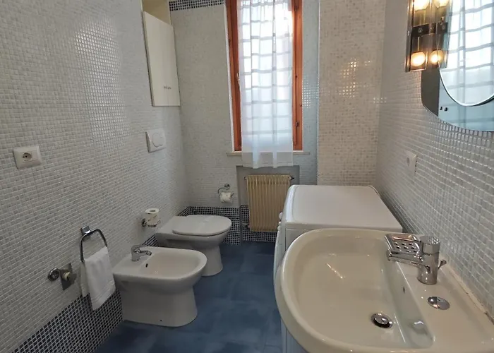 Apartment R41 - Numana: Trilocale Con Due Doppie Rom