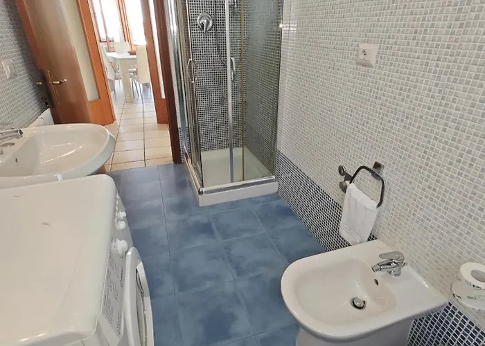 Apartment R41 - Numana: Trilocale Con Due Doppie Rom